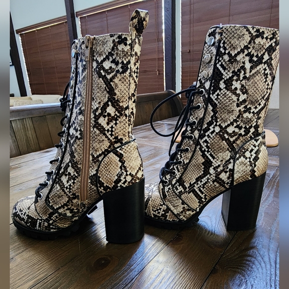 DV DOLCE VITA Ayleen Heeled Lug Sole Combat Boots Size 6 NWOT - Picture 4 of 15